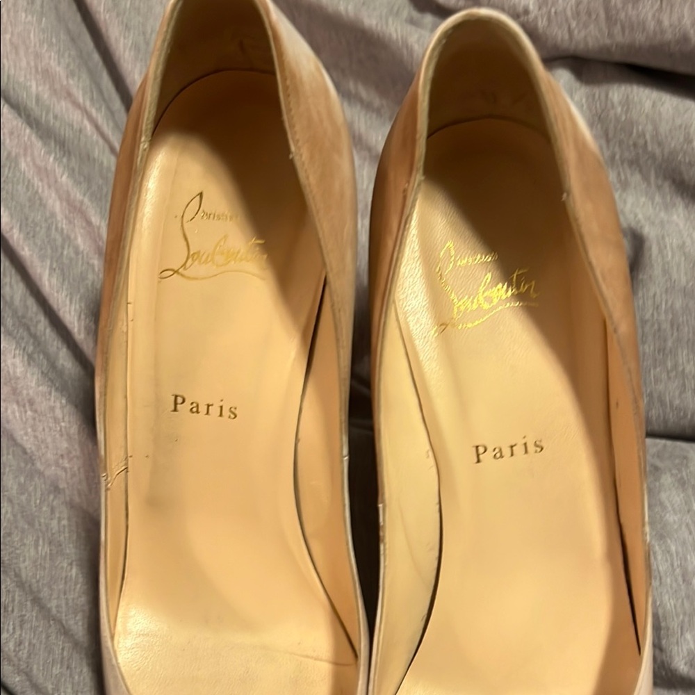 Christian Louboutin Cream Peep-Toe Heels - Picture 5 of 8